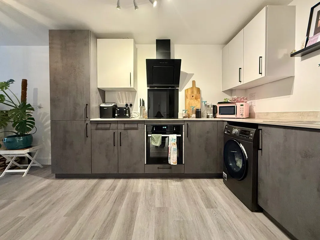Flat Parkstone Road in Poole