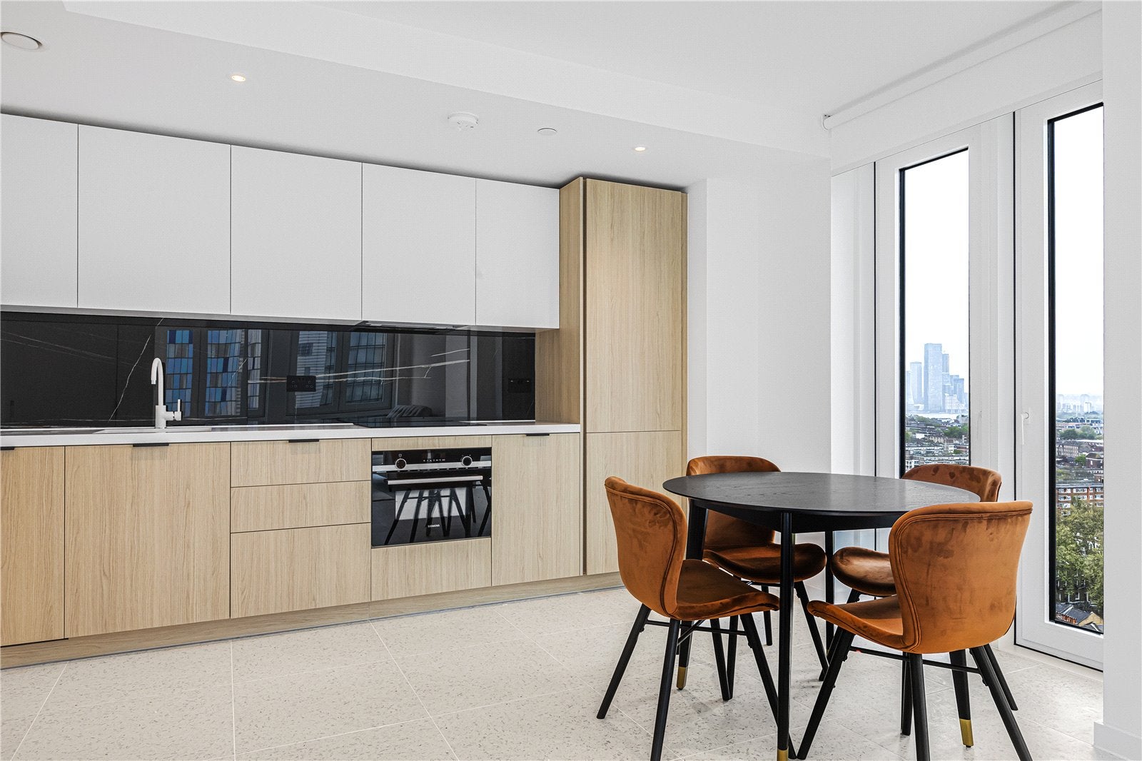 Flat Cendal Crescent in Greater London