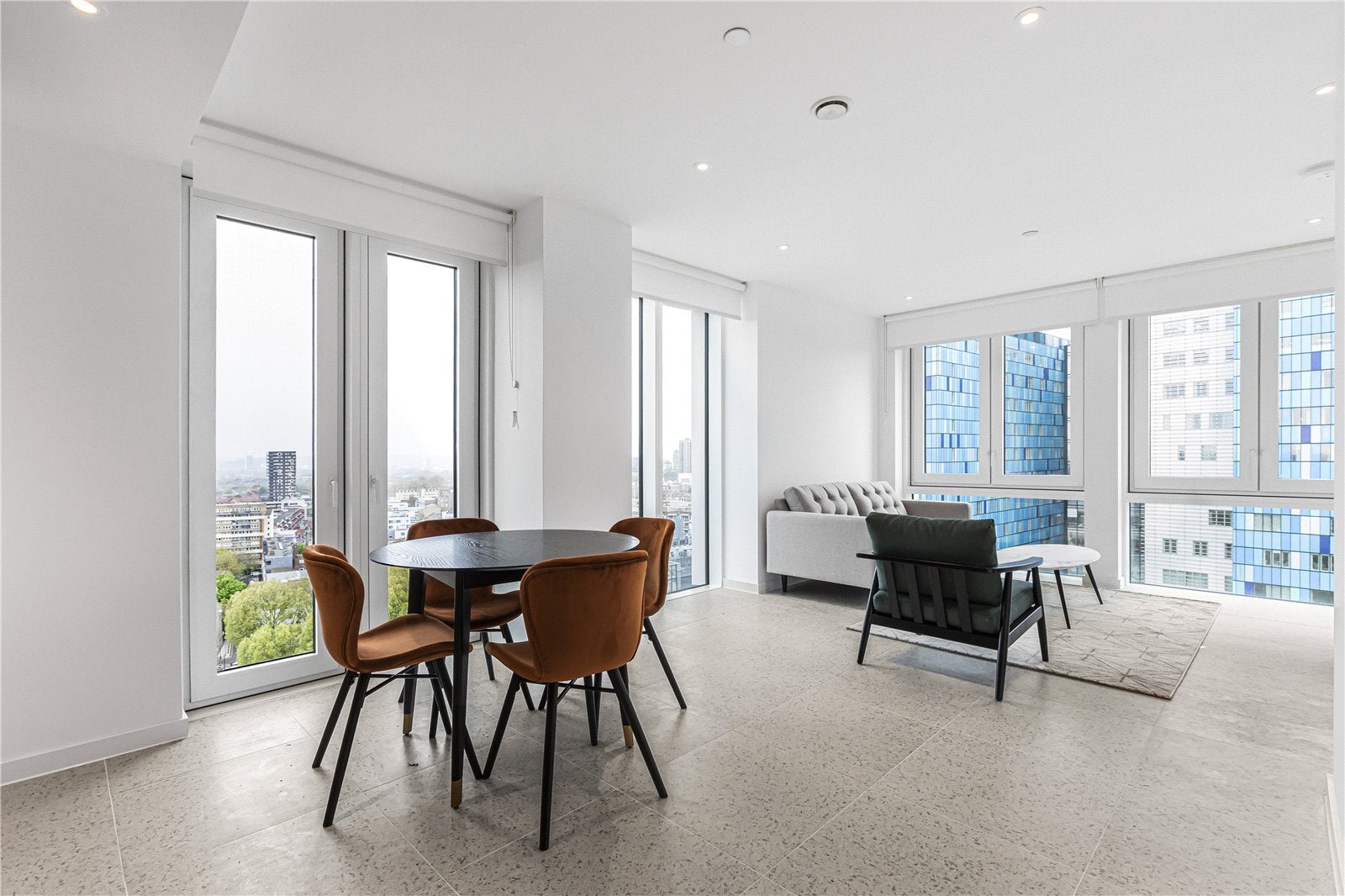 Flat Cendal Crescent in Greater London