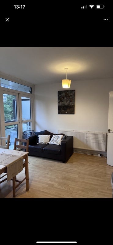 Room Bolingbroke Walk in Greater London