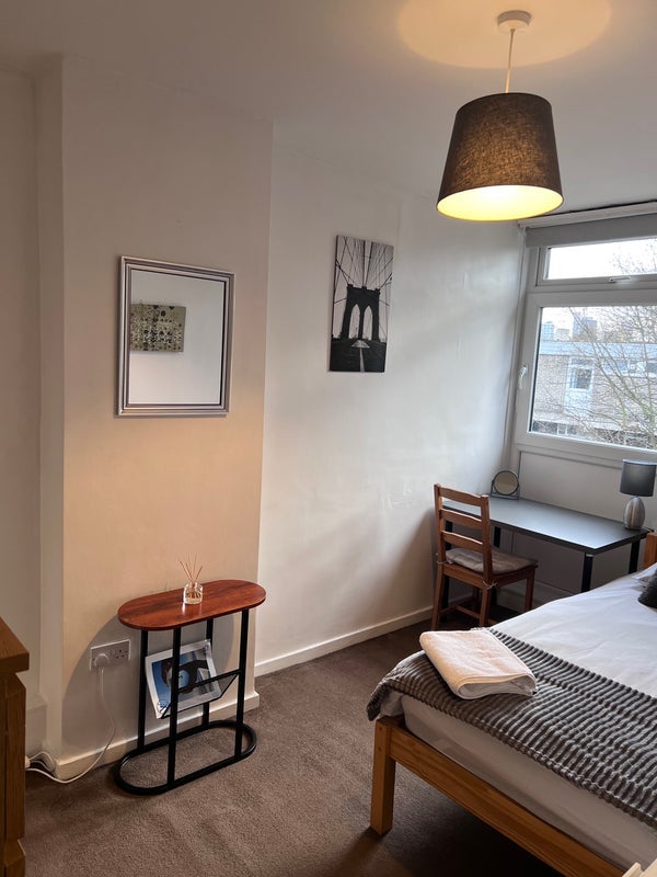 Room Bolingbroke Walk in Greater London