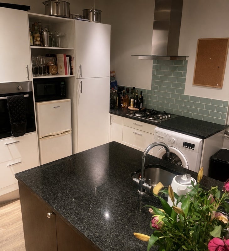 Room Sellincourt Road in Greater London