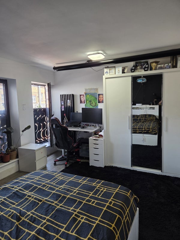 Room Vine Court in Greater London