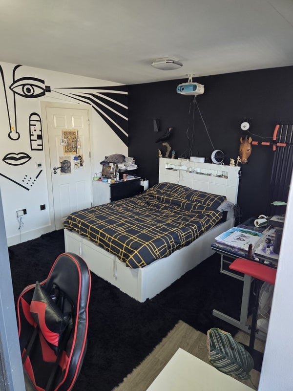 Room Vine Court in Greater London