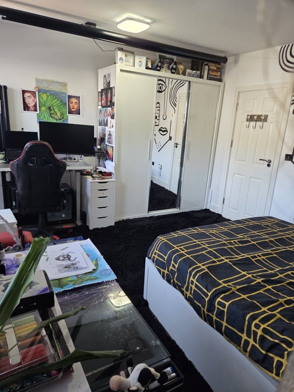 Room Vine Court in Greater London