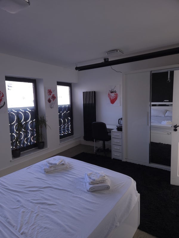 Room Vine Court in Greater London