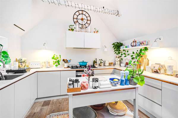 Flat Lavender Hill in Greater London