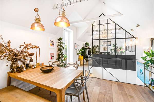 Flat Lavender Hill in Greater London