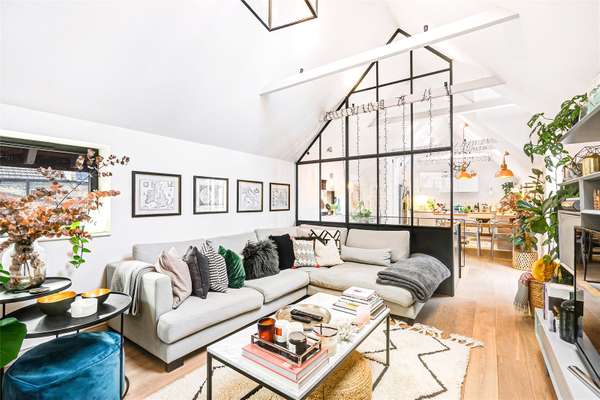 Flat Lavender Hill in Greater London