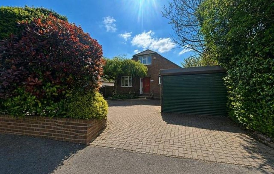 House Ferry Avenue in Borough of Runnymede