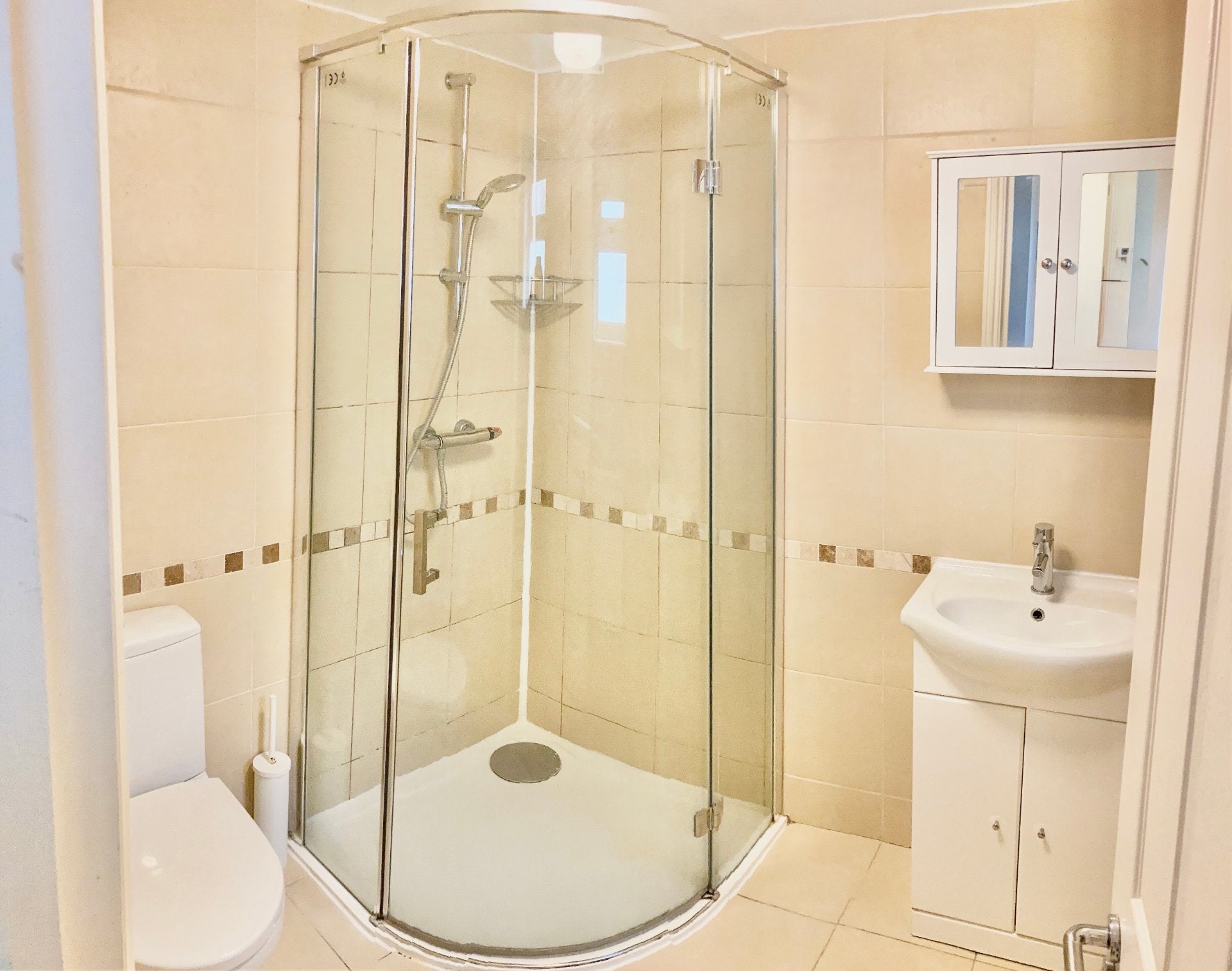 Flat Crouch Hill in Greater London