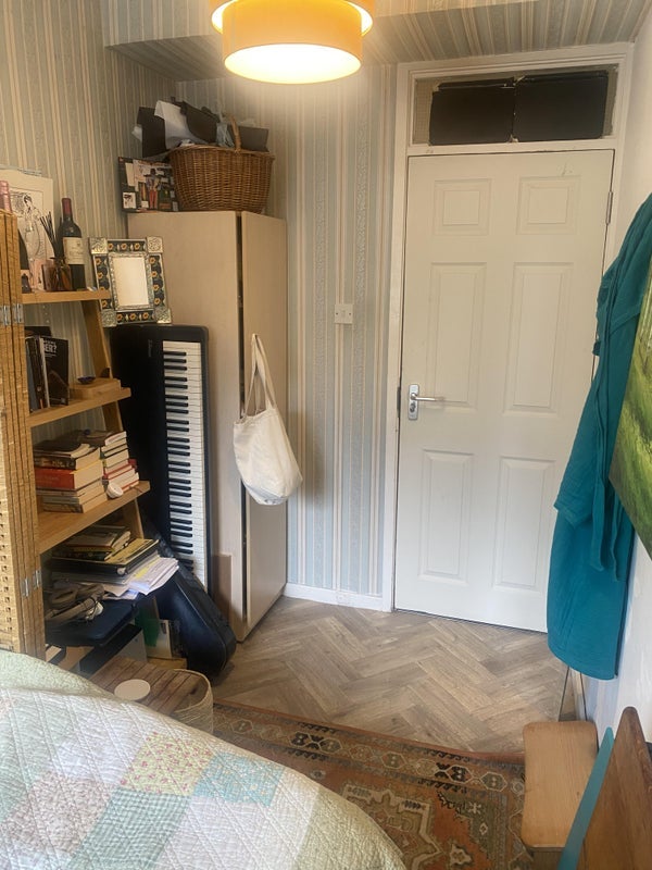 Room Commercial Street in Greater London