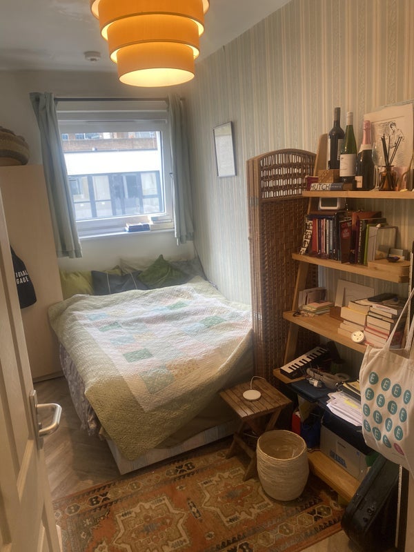 Room Commercial Street in Greater London
