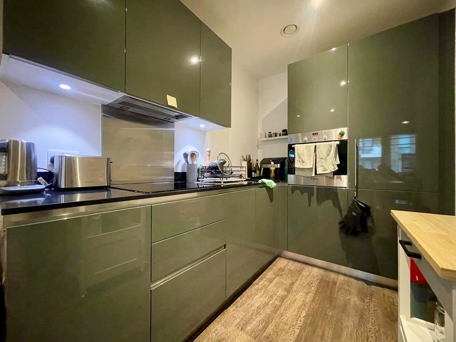 Flat Plumstead Road in Greater London