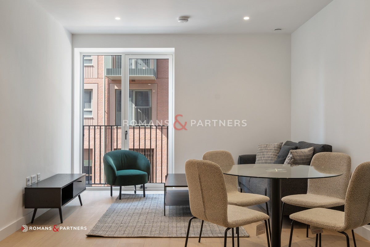 Flat Parkview Avenue in Greater London