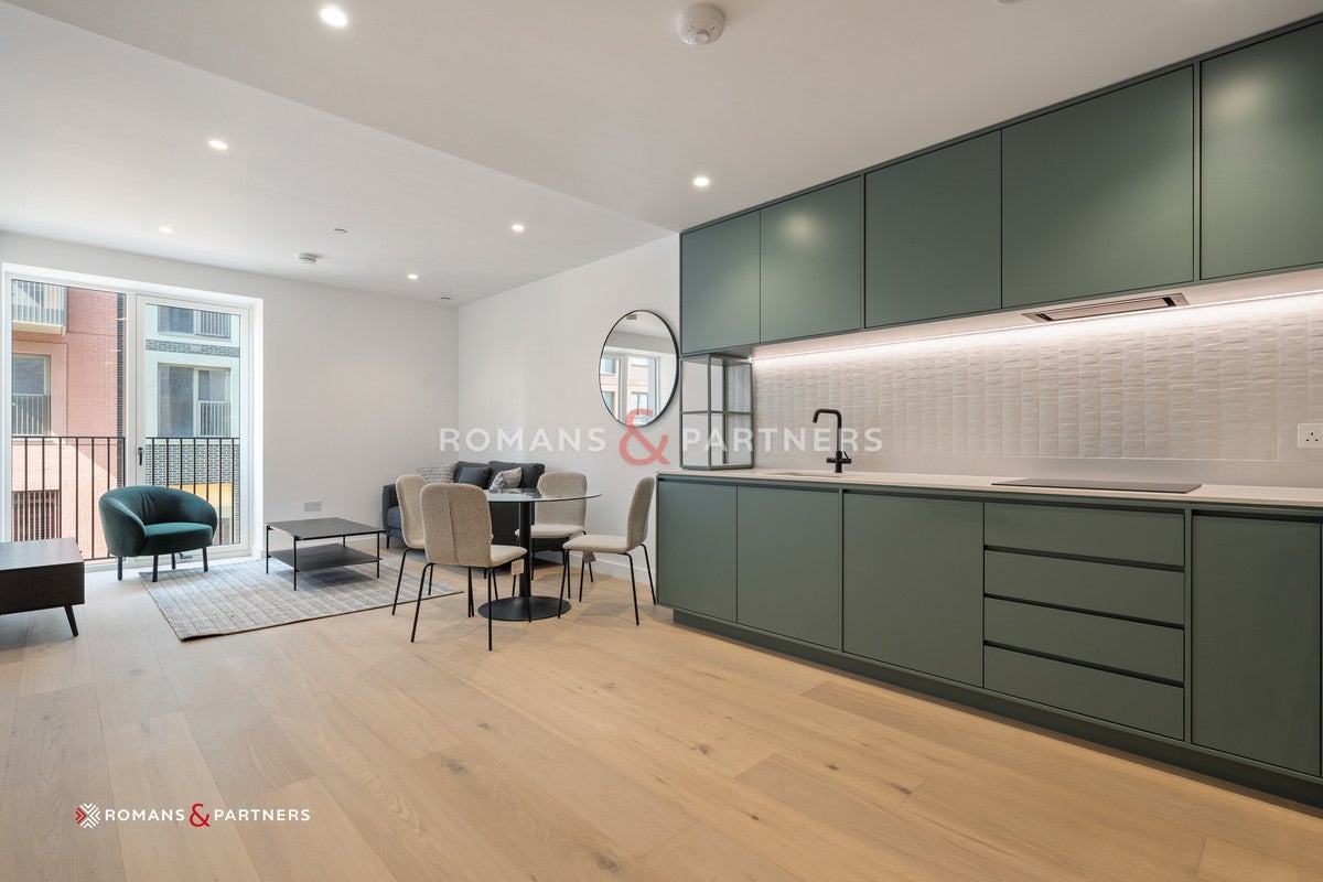 Flat Parkview Avenue in Greater London