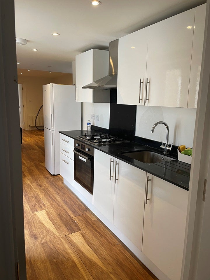 Flat Broadway in Greater London