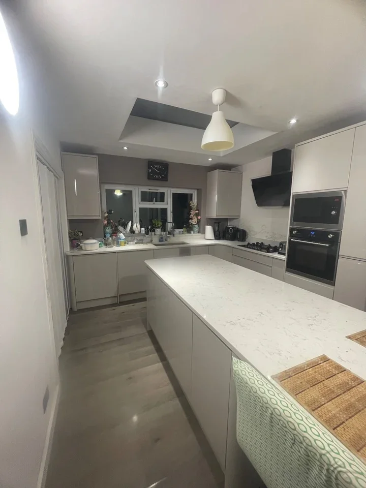 Room Pinner Road in Greater London