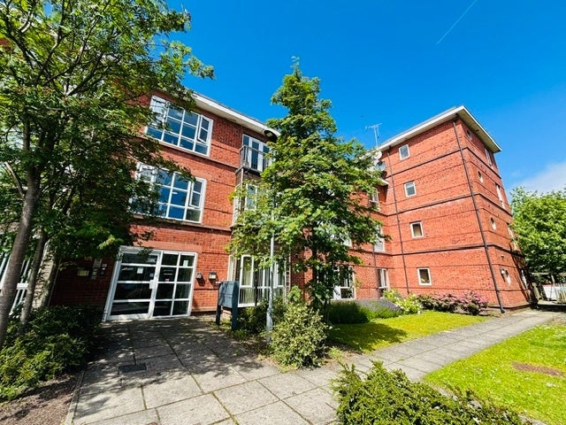 Flat Gilmartin Grove in Liverpool