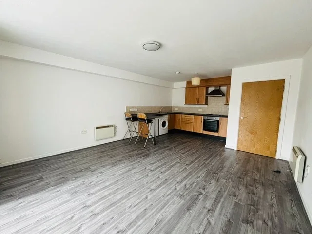 Flat Gilmartin Grove in Liverpool