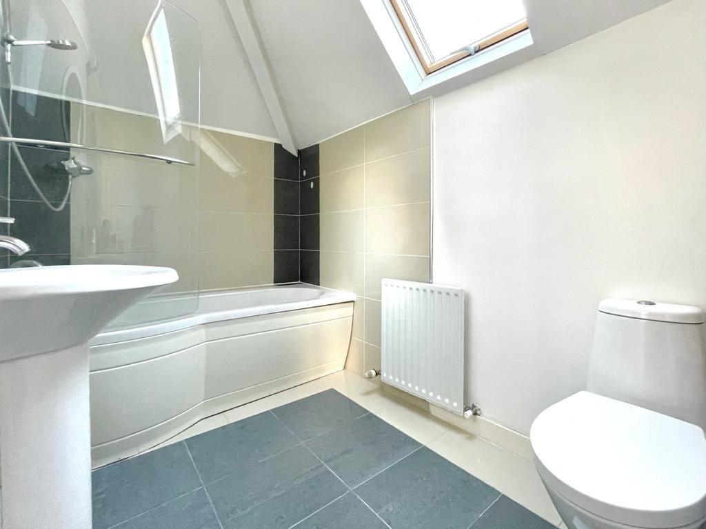 Flat Lydford Road in Greater London