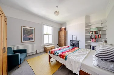 Flat Kinver Road in Greater London