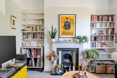 Flat Kinver Road in Greater London