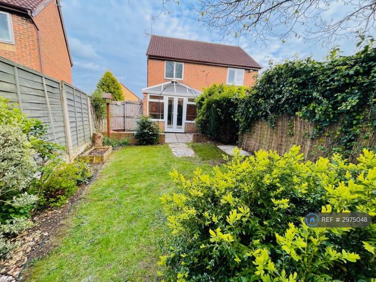 House Hedgerow Close in Ashfield