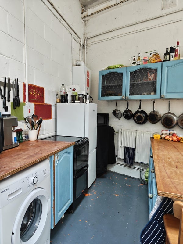 Room Dace Road in Greater London