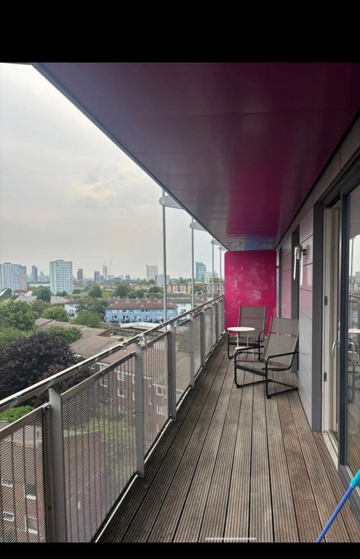 Flat Carriage Way in Greater London