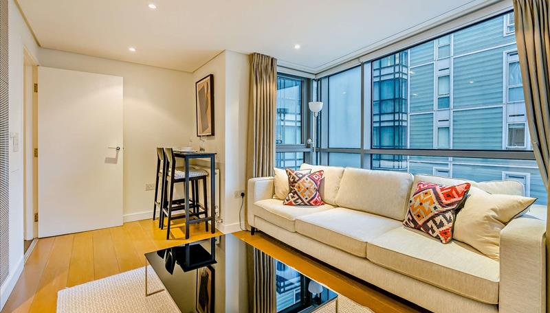 Flat Merchant Square in London