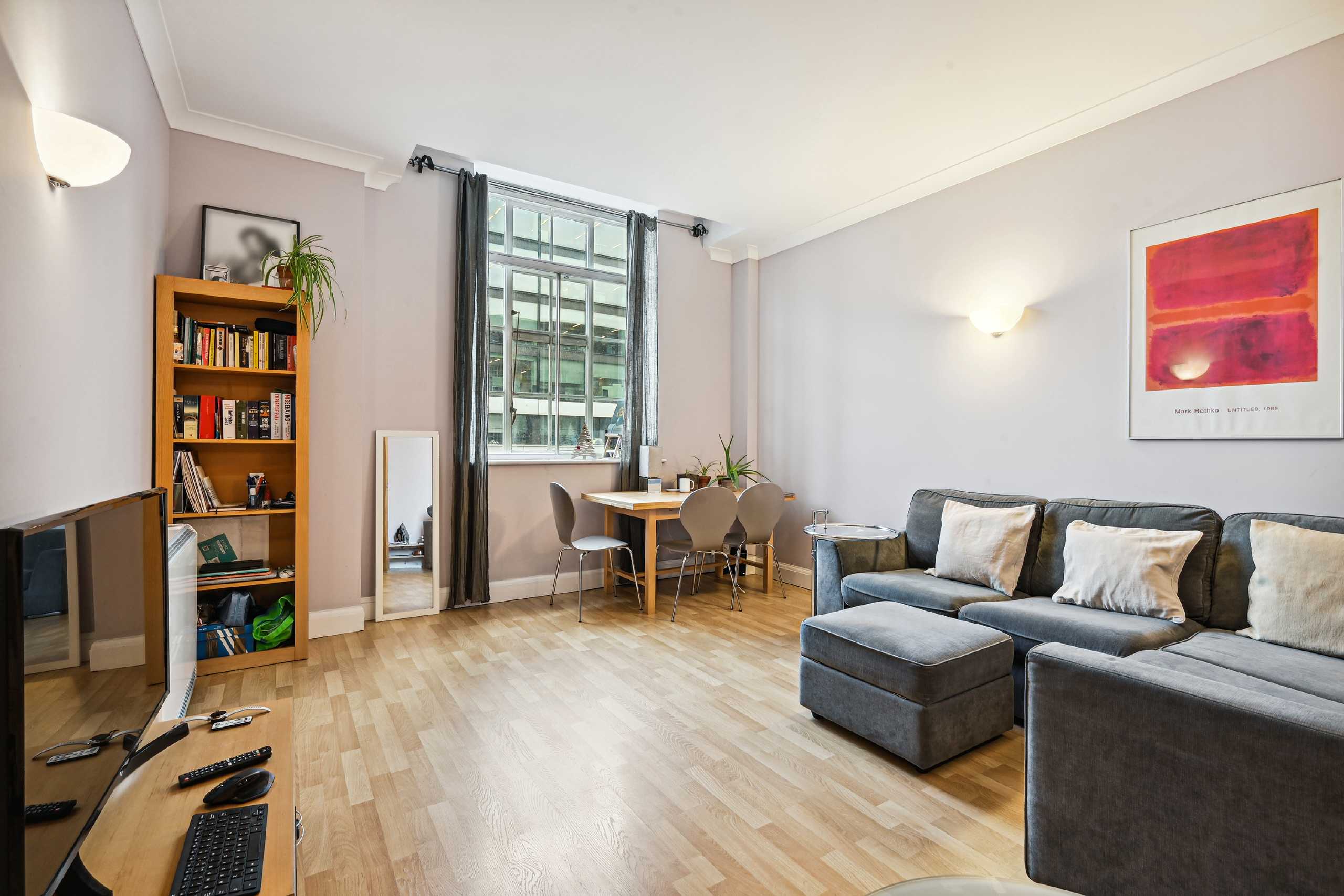 Flat York Road in Greater London