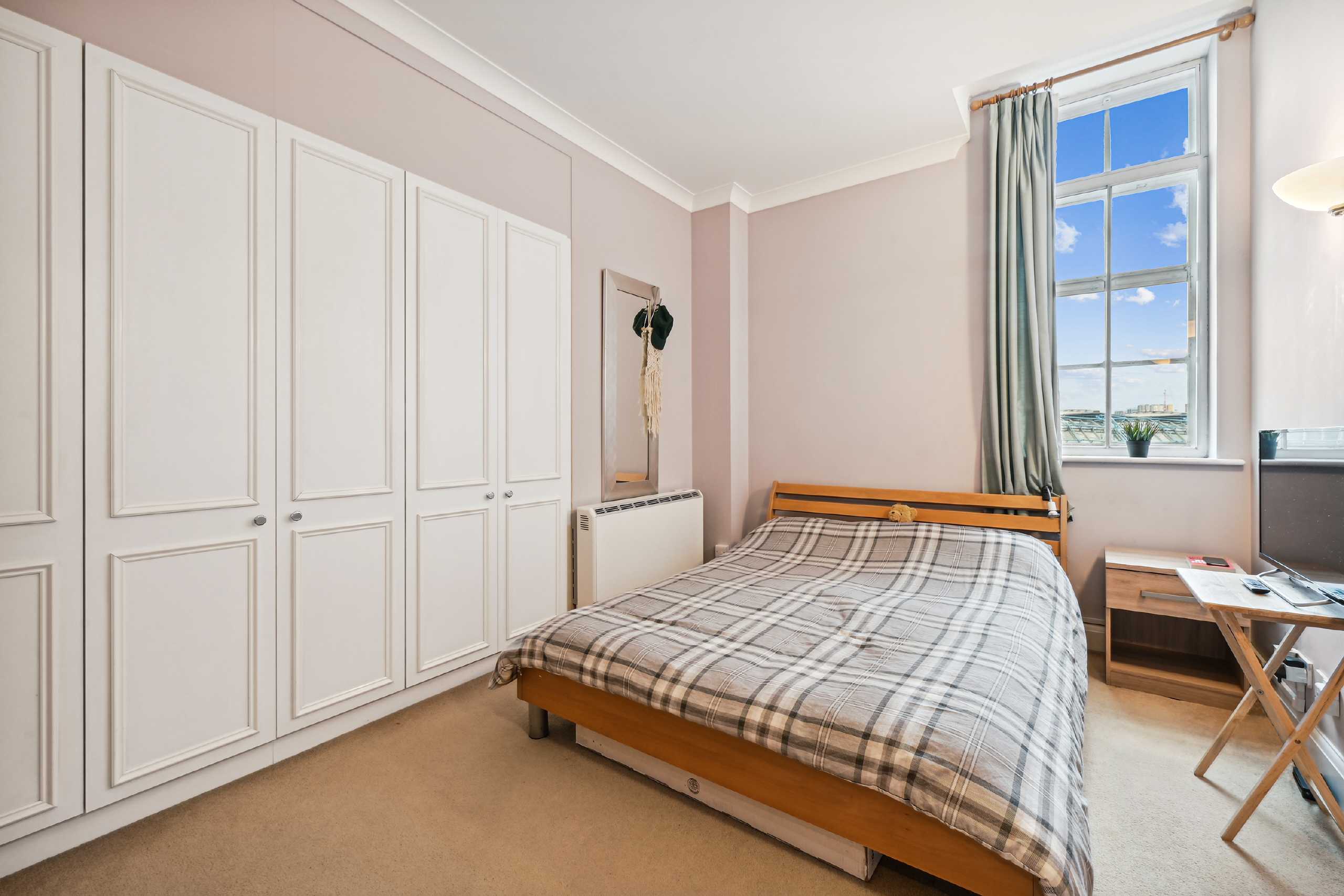 Flat York Road in Greater London