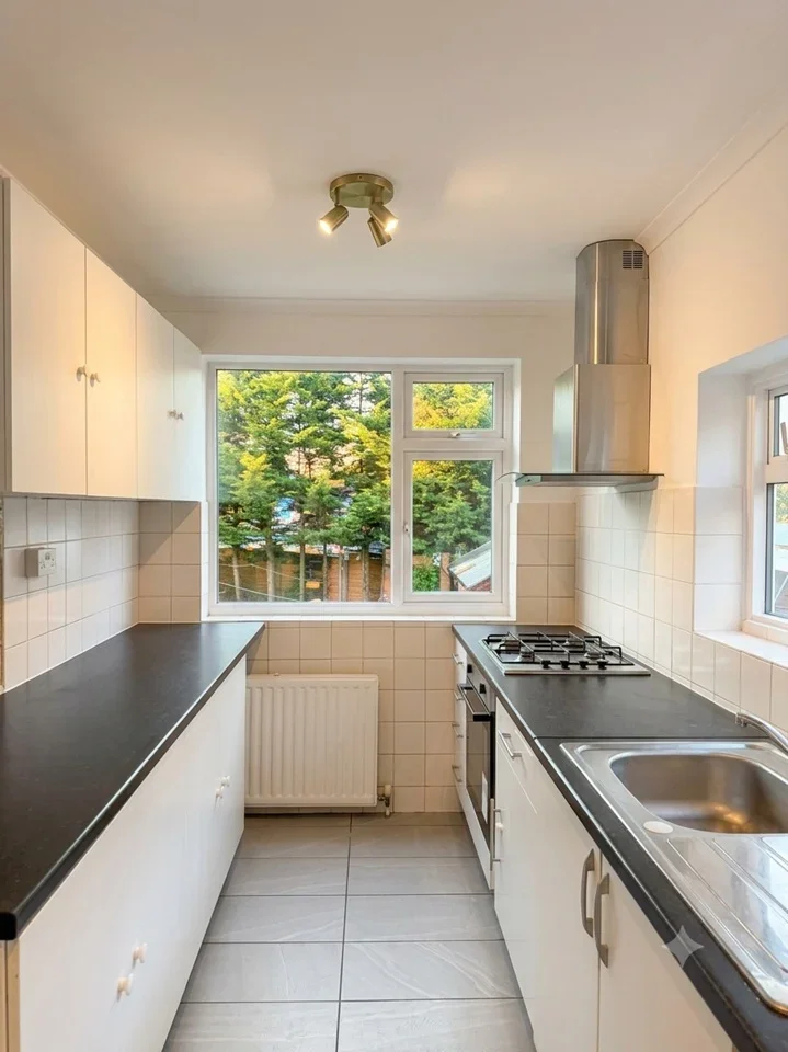 House Brooke Avenue in Greater London