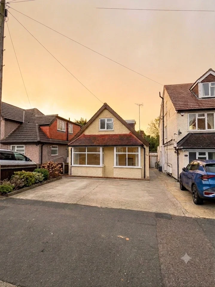 House Brooke Avenue in Greater London