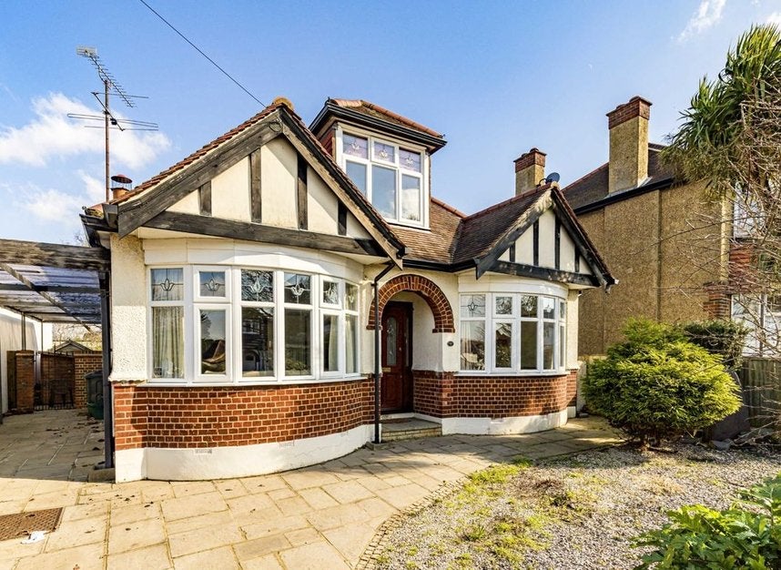 House Grand Avenue in Greater London