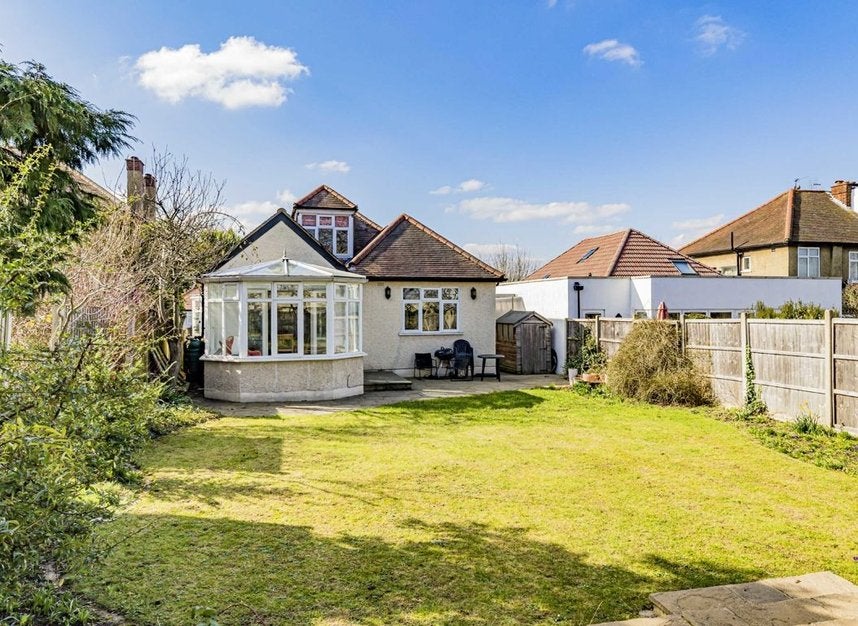 House Grand Avenue in Greater London