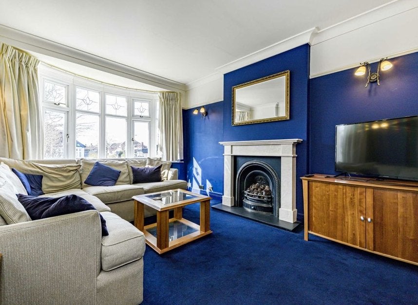 House Grand Avenue in Greater London