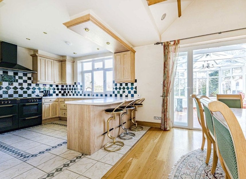 House Grand Avenue in Greater London