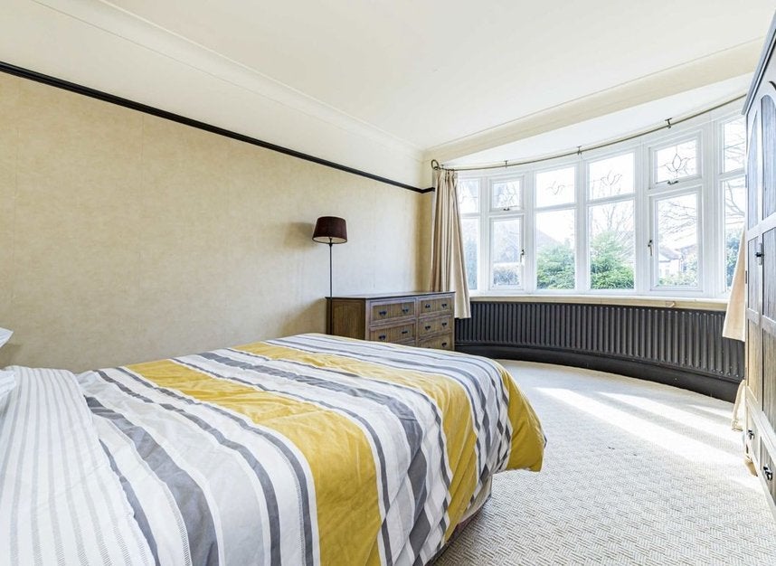 House Grand Avenue in Greater London