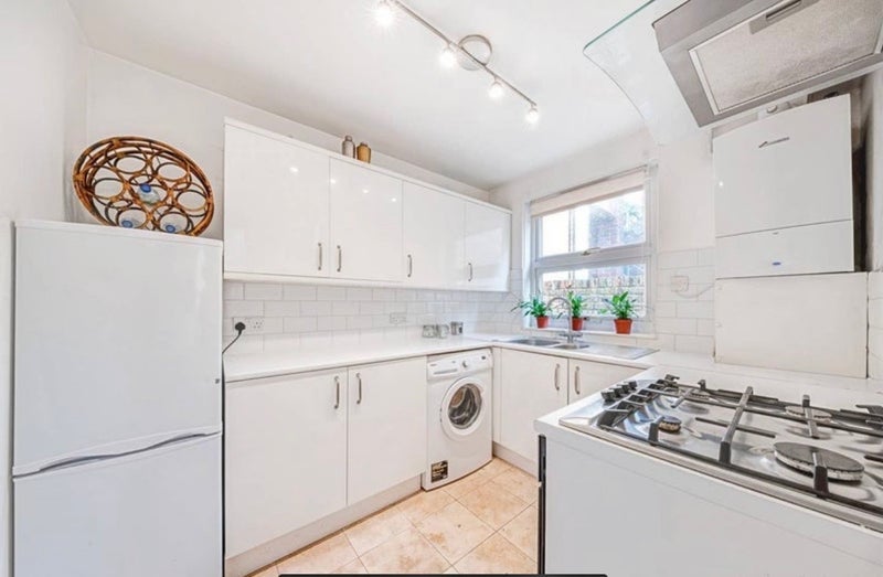 Room Heath Road in Greater London