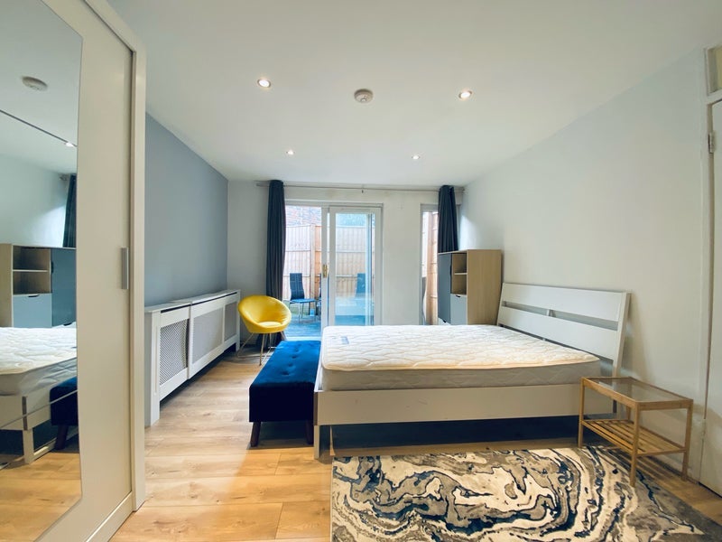 Room Heath Road in Greater London