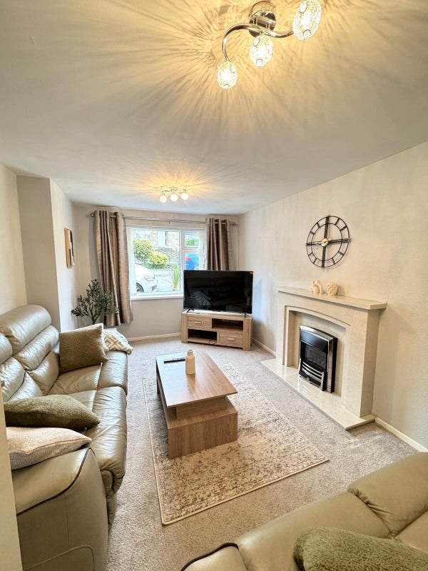 Flat Moore View in Bradford