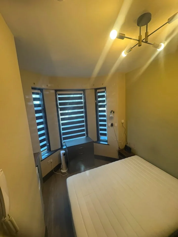 Room Tramway Avenue in Greater London
