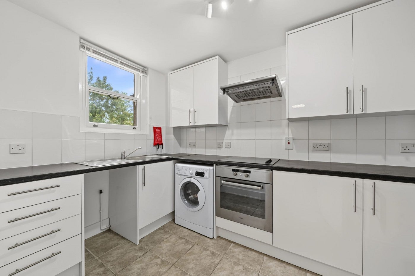 Flat Grenville Road in Greater London