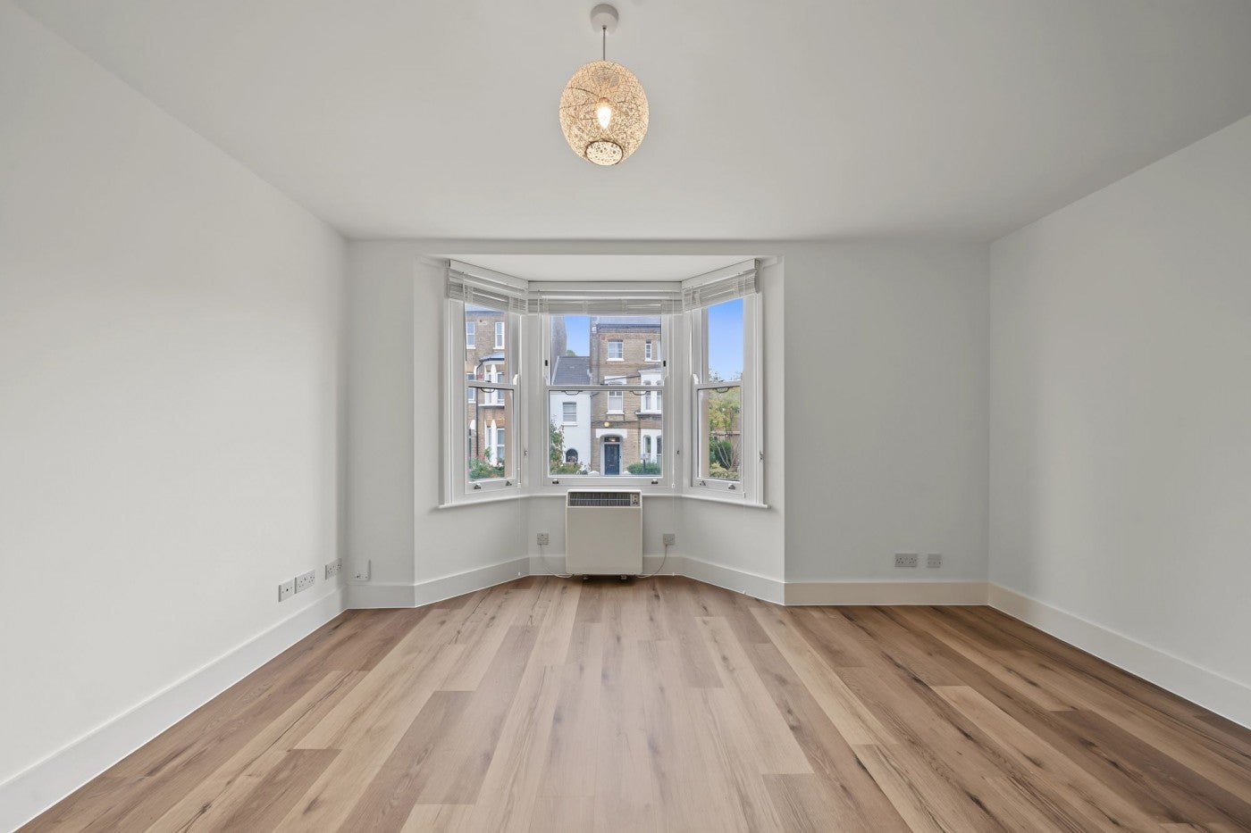 Flat Grenville Road in Greater London