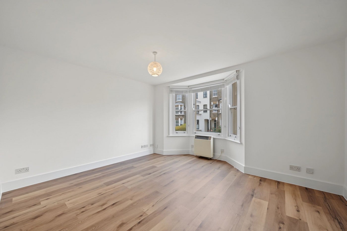 Flat Grenville Road in Greater London