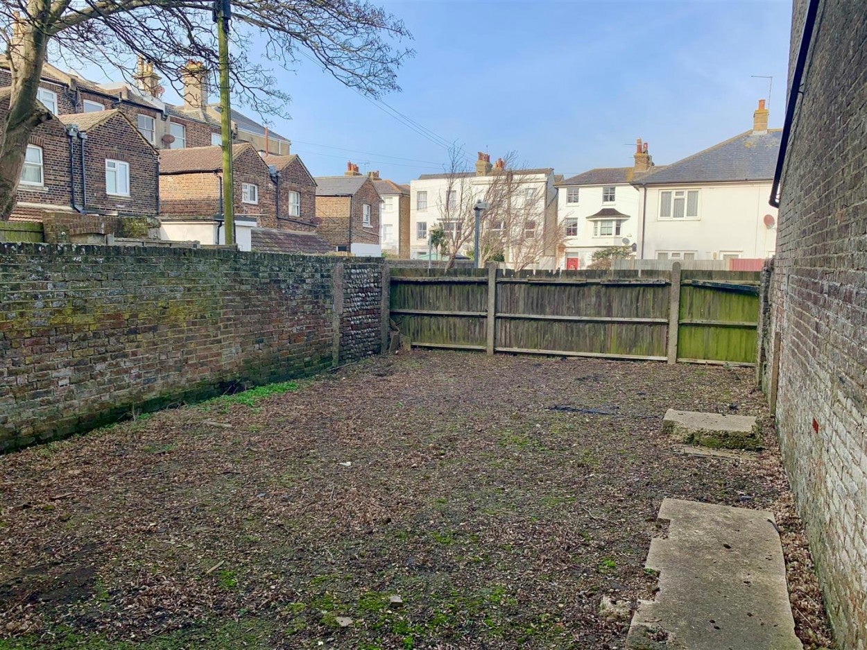 Flat South Terrace in Arun