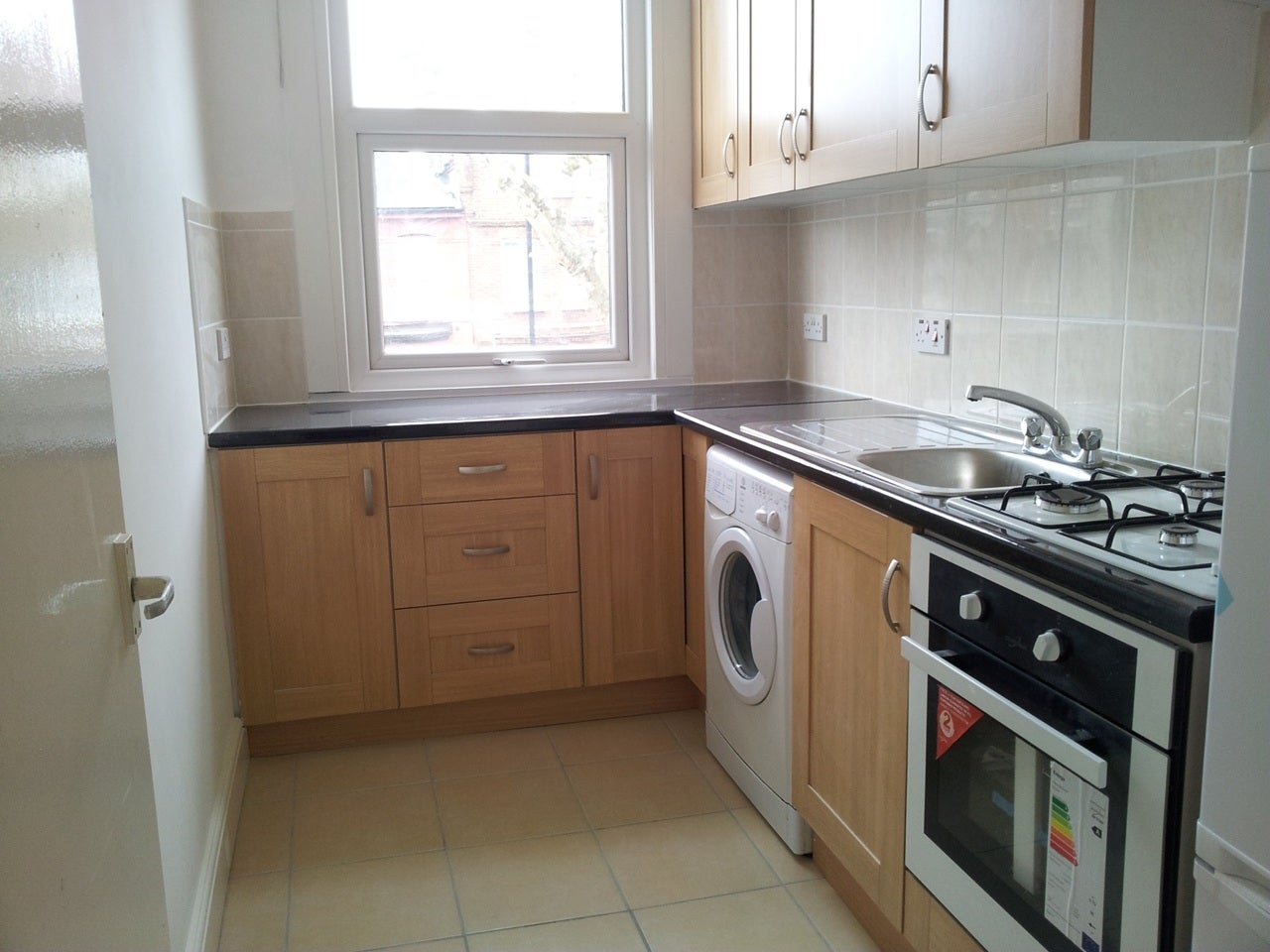 Flat Ferme Park Road in Greater London