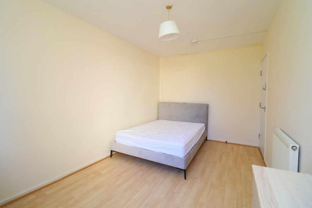 Room Globe Road in Greater London